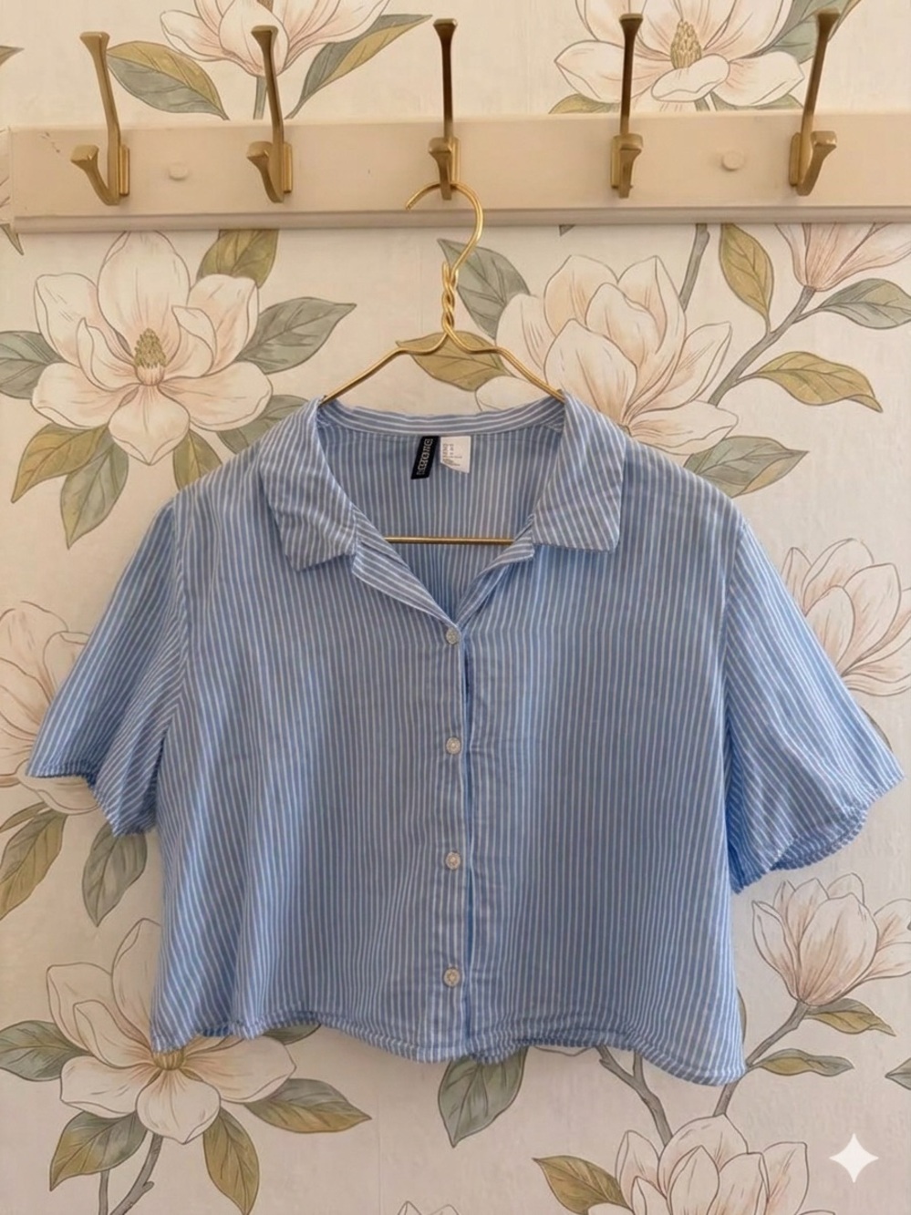H&M Blue and White Striped Short-Sleeve Button-Down Crop Shirt